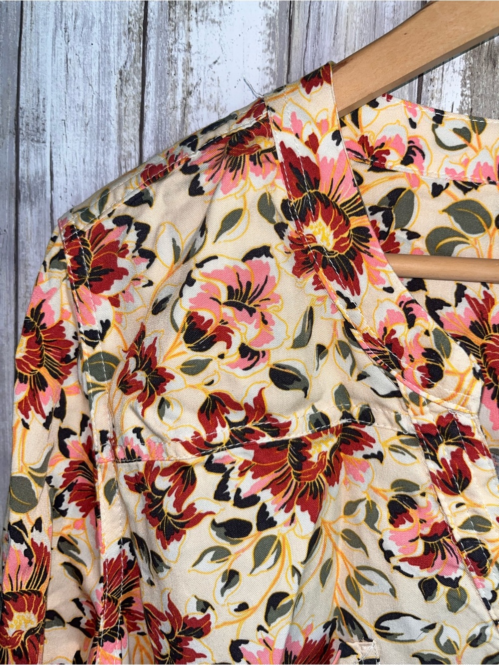 NWT Torrid Harper Floral Button Front Blouse Yellow Pink 2X 18 20 - Picture 3 of 7
